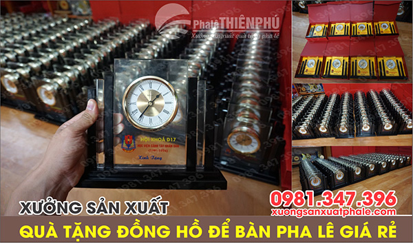 Đồng hồ pha lê để bàn họp lớp