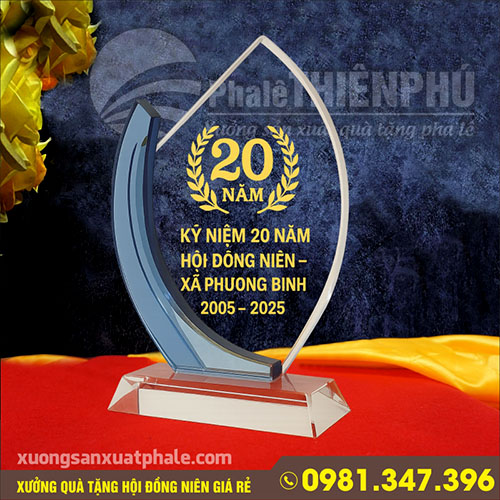 quà tặng móc khóa hội đồng niên 20 năm