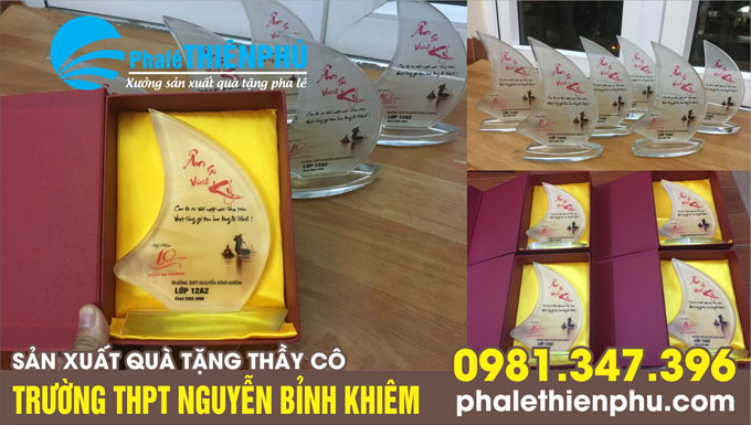 sản xuất quà tặng họp lớp 02