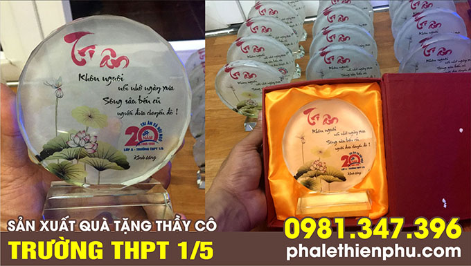 sản xuất quà tặng họp lớp 04